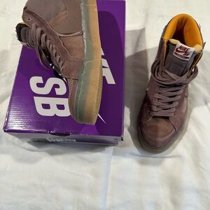 Nike SB High-Top Sneakers - Brown